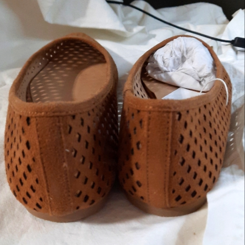 Brash brown leather Flats Women’s size 10 cut lattice design NWT - Picture 3 of 5